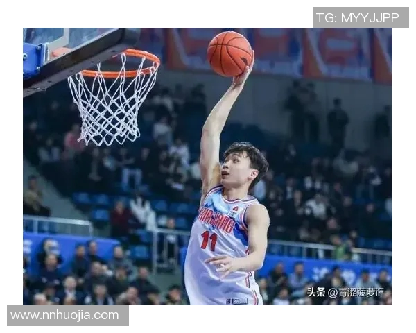 齐麟崛起之路：从青涩少年到篮球场上的璀璨星辰