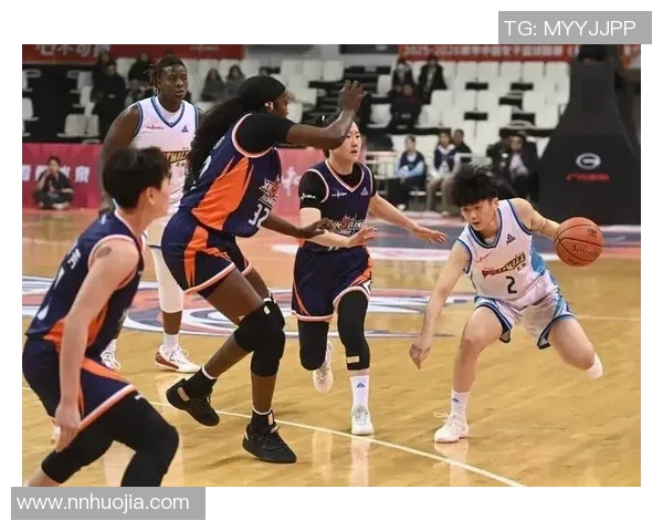 特里罗齐尔的篮球之路:从潜力新星到球队核心的蜕变与成长 特里罗齐尔的篮球之路:从潜力新星到球队核心的蜕变与成长