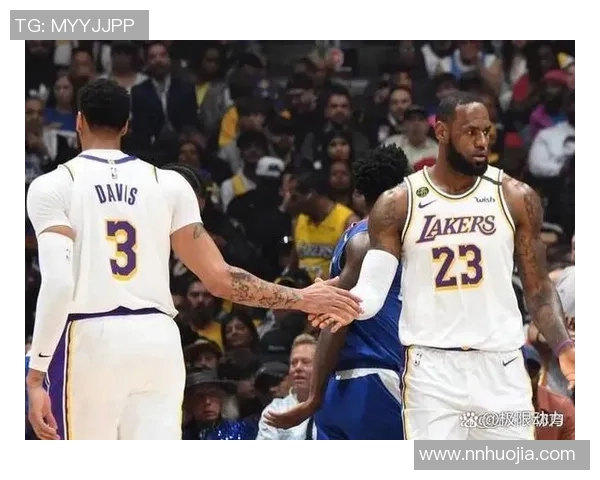 雷霆与猛龙激战正酣NBA赛场上演精彩对决引发球迷热议