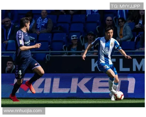 武磊领衔西班牙人对决巴萨展现西甲赛场的激情与荣耀 武磊领衔西班牙人对决巴萨展现西甲赛场的激情与荣耀